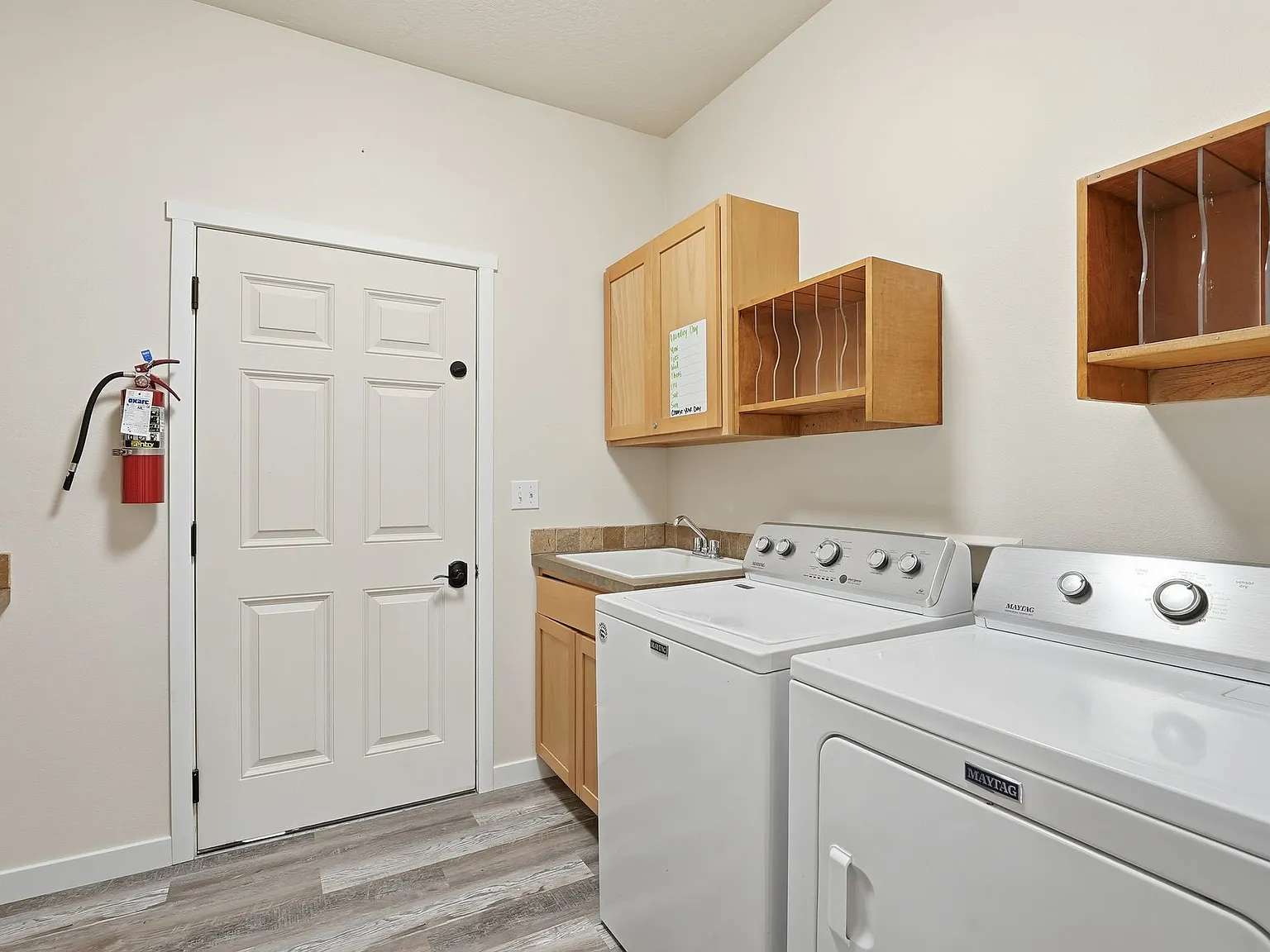 5 bed, 3489 sqft, $850 — Photo 4