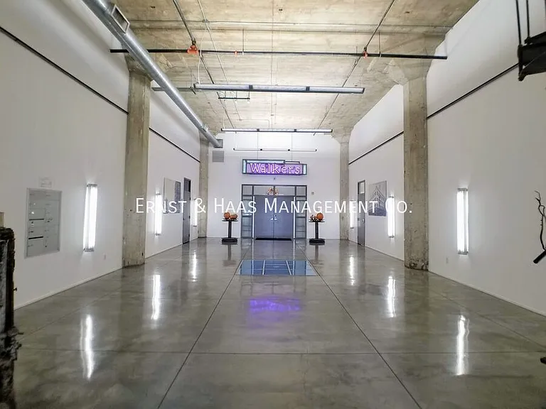 115 W 4th St #210 — Photo 2