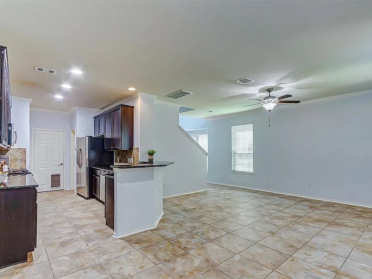 6451 Calgary Woods Ln — Photo 12
