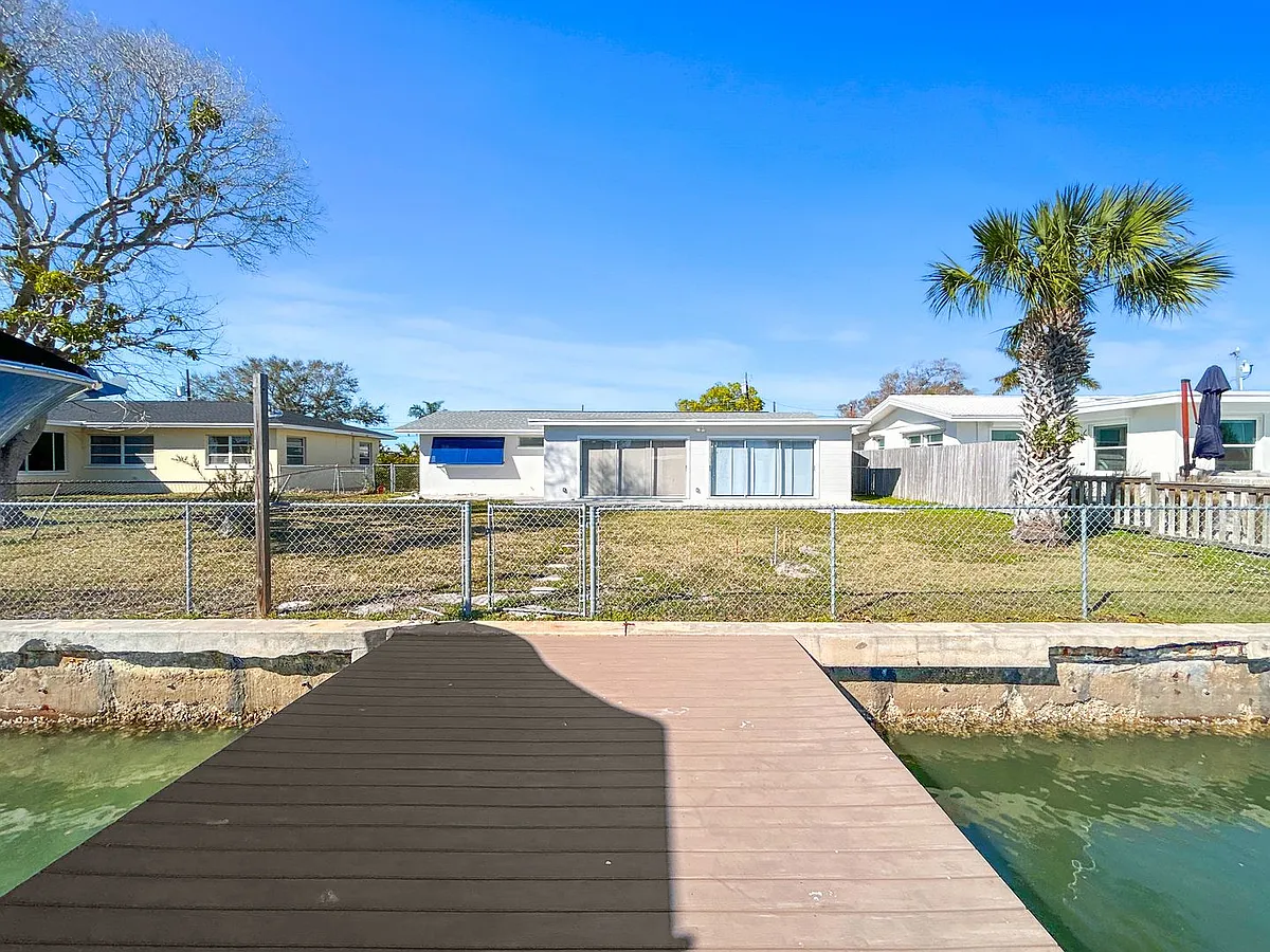 Building Photo - 349 La Hacienda Dr