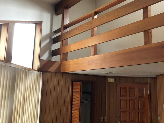 4th image of 3928 Larch Ave