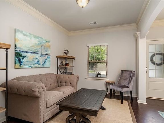 4th image of 624 Georgia Way