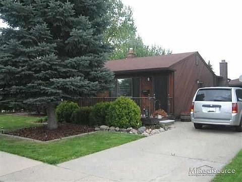2nd image of 33627 Newport Dr