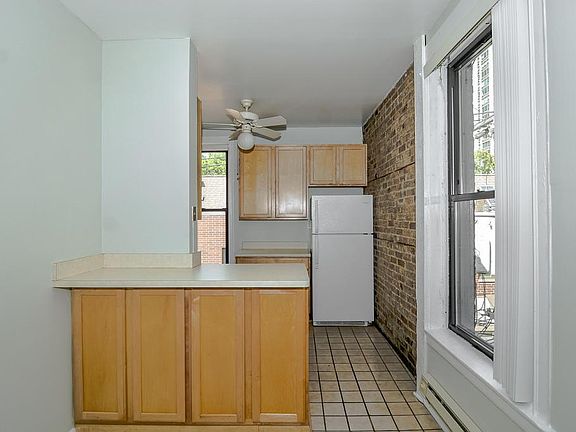 4th image of 1218 N Dearborn St APT 3B