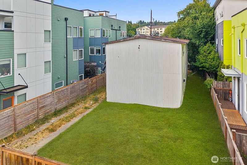 5th image of 3632 36th Avenue S