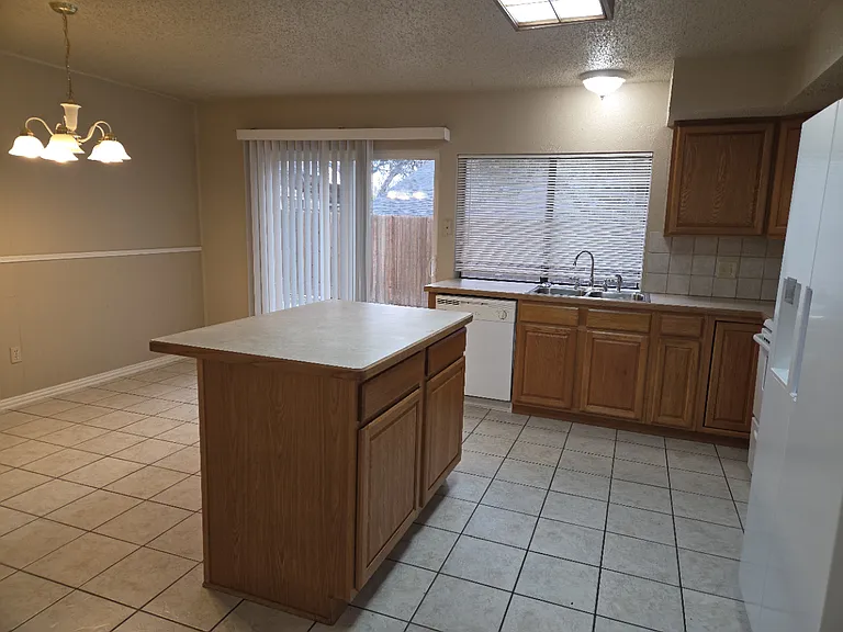 2136 Loma Verde Dr — Photo 7