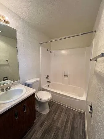 Spacious, 2-Story 1 Bedroom Loft Apartment in Nob Hill — Photo 12