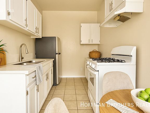 4th image of 5606 S Figueroa St APT 3