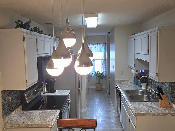 4th image of 7439 Perrin Ln