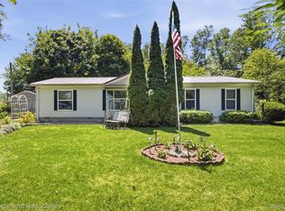 3129 Streeter Dr, Fort Gratiot, MI 48059