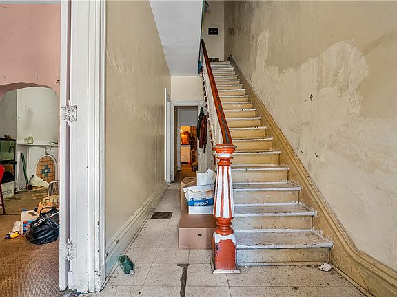 3rd image of 824 California Ave