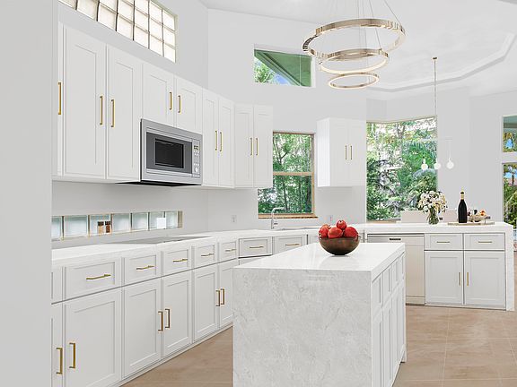 3rd image of 517 Les Jardin Dr