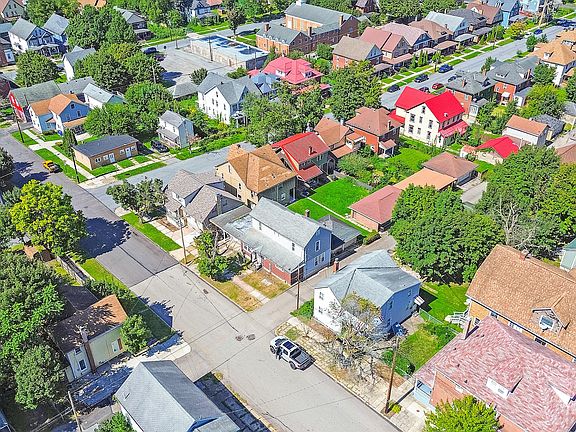 4th image of 208 Village St