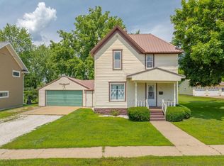 102 E 8th St, Sumner, IA 50674