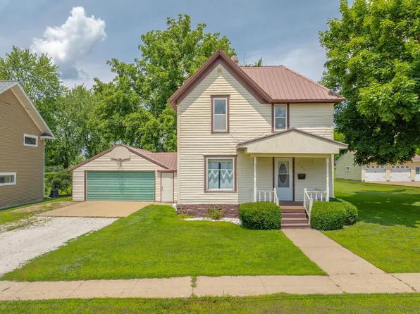 102 E 8th St, Sumner, IA 50674
