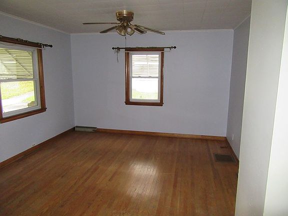 2nd image of 228 W 14th St