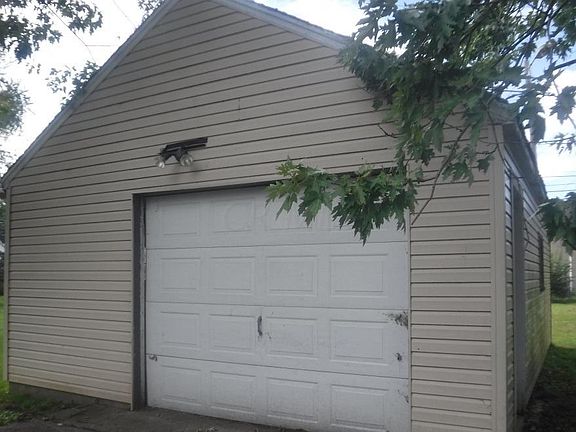 2nd image of 2695 Joyce Ave