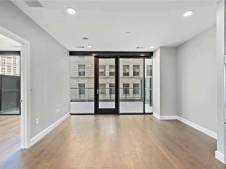 350 Oliver Ave #806 — Photo 2