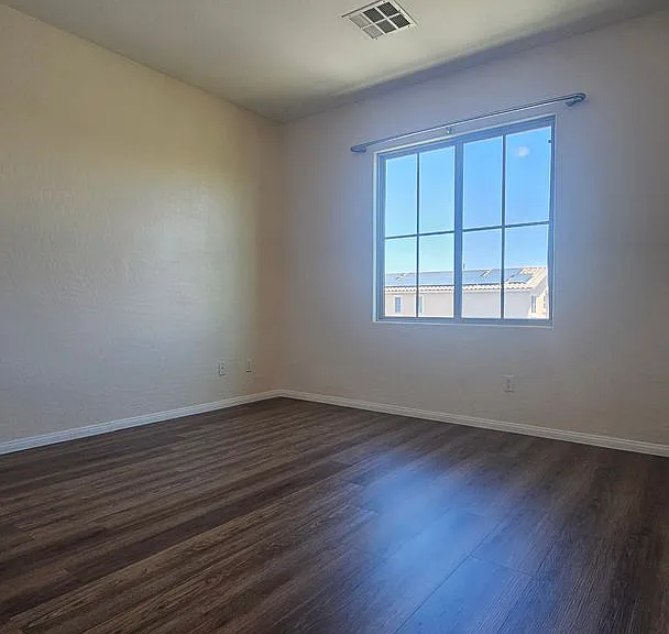 5367 Glenburnie St — Photo 42