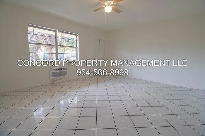 2537 Lincoln St #14 — Photo 4