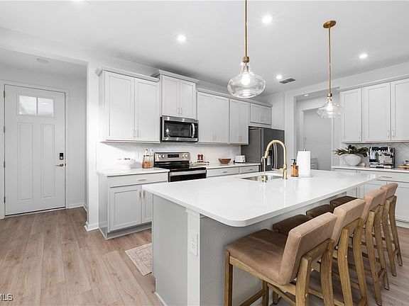 4th image of 10313 Bonavie Cove Dr