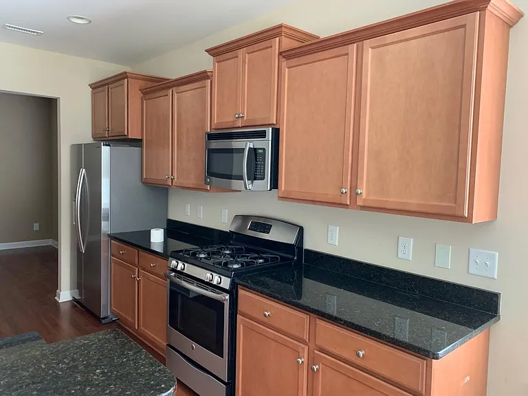813 Claude Laurel Dr — Photo 3