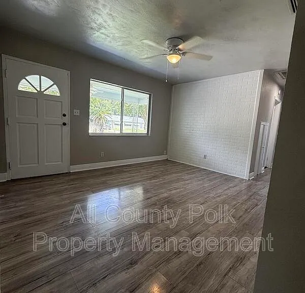 219 Palm Ave — Photo 1