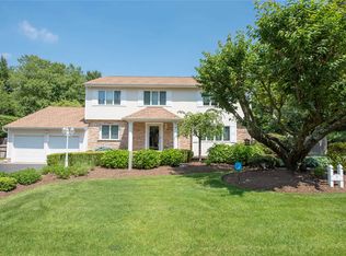 89 Twin Oaks Dr, Kings Park, NY 11754