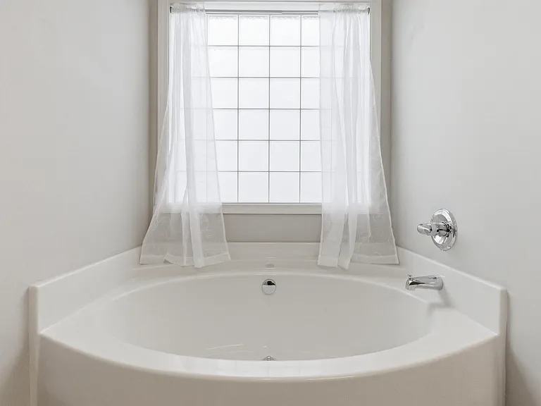 752 Rosslyns Dl — Photo 32