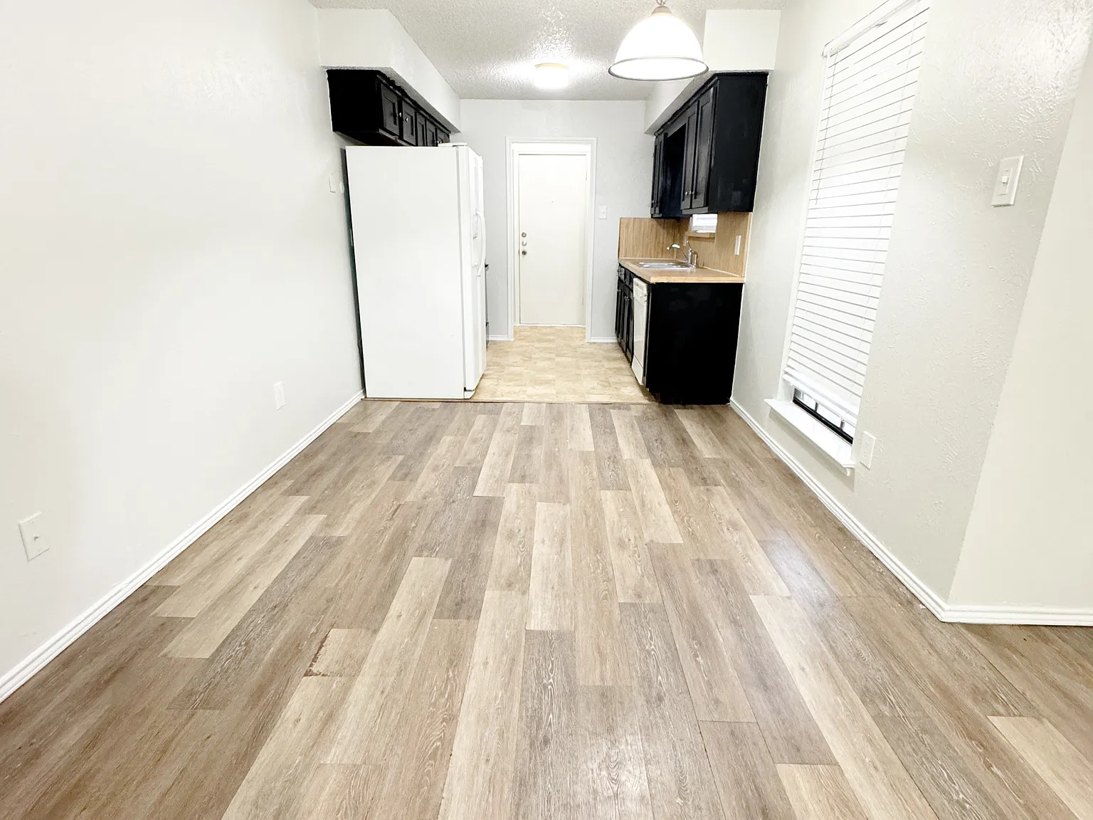 2 bed, 950 sqft, $1,450 — Photo 3