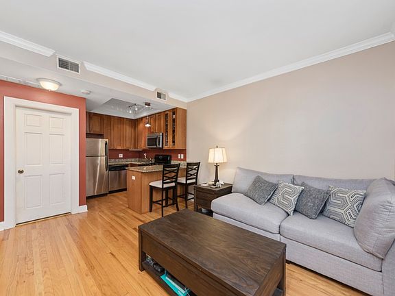 5th image of 2237 1/2 N Lincoln Ave APT 2A
