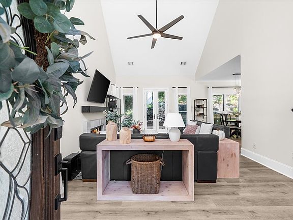 Entryway / Living Room