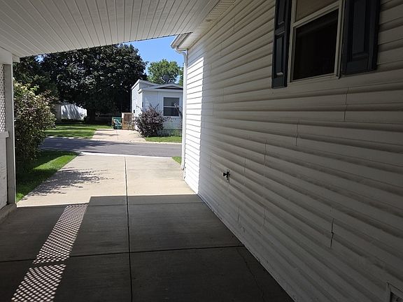 4th image of 1071 Lake Terrace Rd