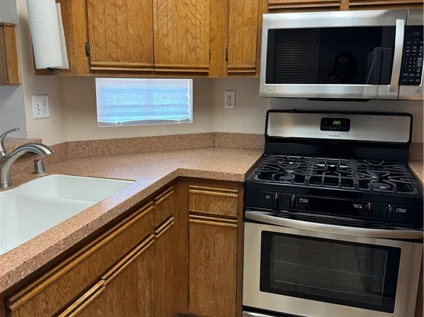 23709-232 Del Monte Dr, Valencia, CA 91355