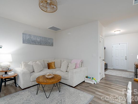 2nd image of 1255 Langston Ln