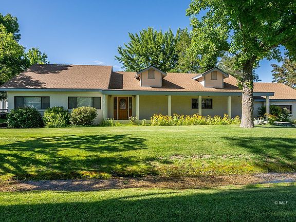 3rd image of 2669 Sierra Vista Way