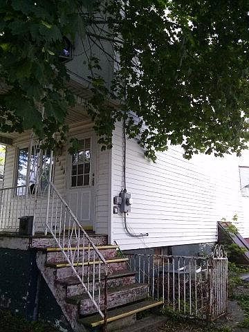 2nd image of 640 E 4th St