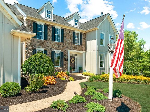 3rd image of 1102 Briar Way