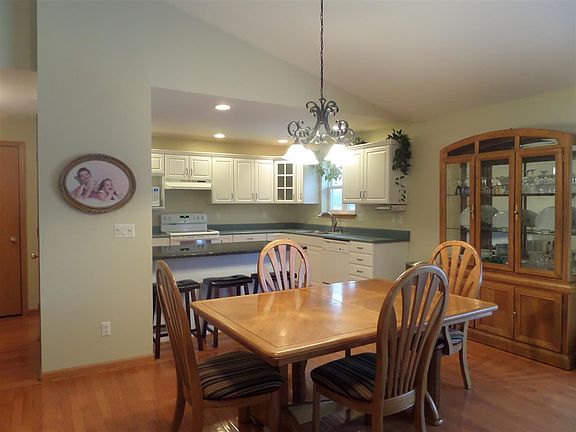 3rd image of 2758 W Deer Path