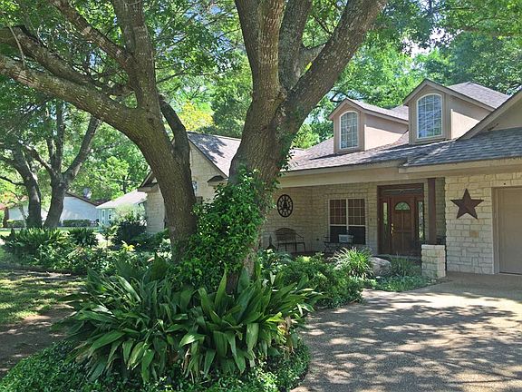 3rd image of 1139 Greenwood Ln