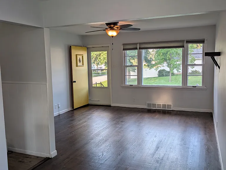 10205 Dandridge Dr — Photo 3