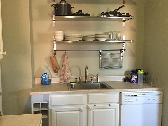 3rd image of 202 Catharine St #3