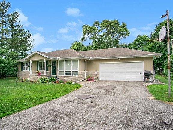 3rd image of 54771 Fir Rd