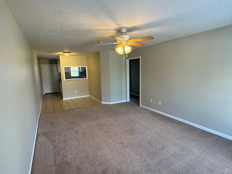 105 Cooper Cir — Photo 4