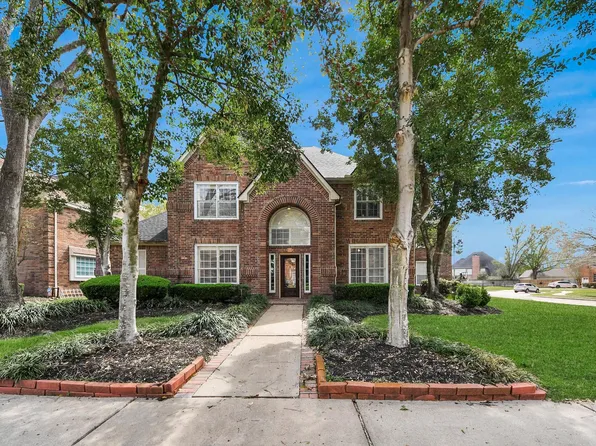 2015 Pecan Trail Dr, Richmond, TX 77406