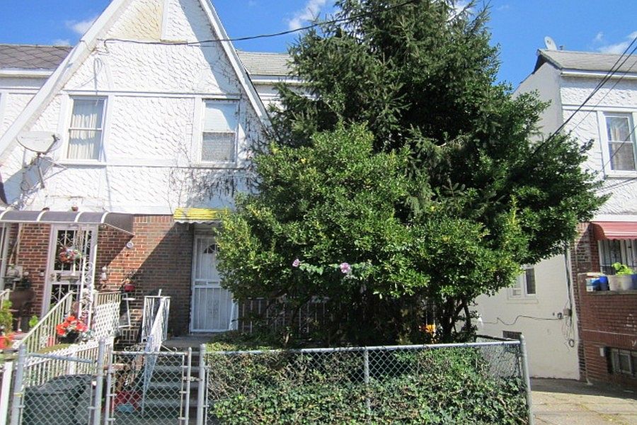 1st image of 11525 122nd St