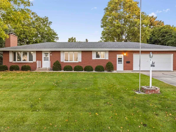102 Meadow Ln, Monroe Center, IL 61052