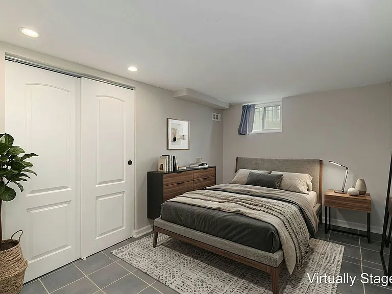 556 Siebert St — Photo 16