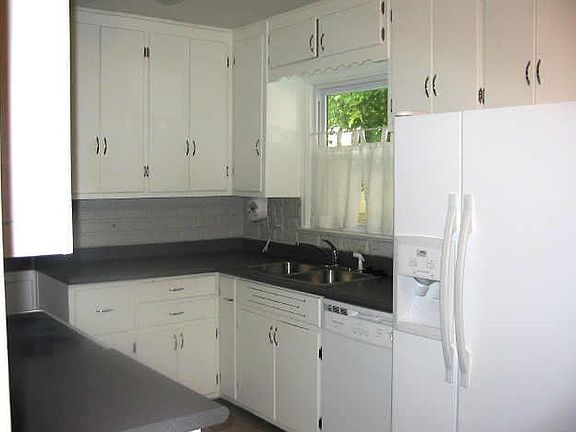 3rd image of 5833 N Norwaldo Ave