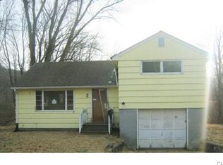 55 Park Ln E, New Milford, CT 06776